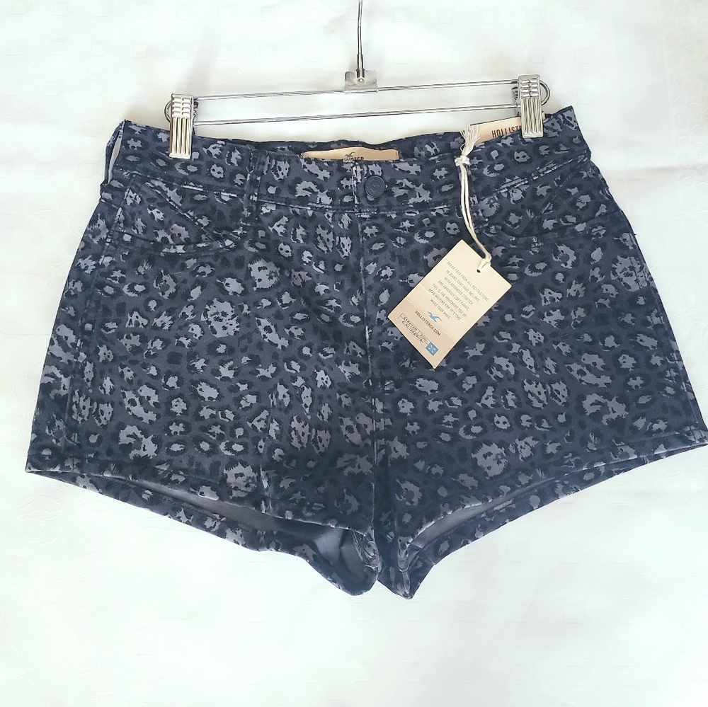 Hollister black-gray leopard print Strechy Shorts, size 9